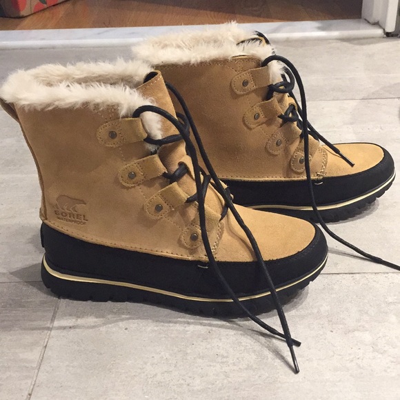 *Sold* New w/o tags Sorel ‘Cozy Joan’ Boots - Picture 2 of 8